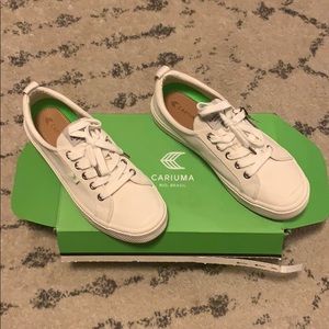 Cariuma white sneakers size 7